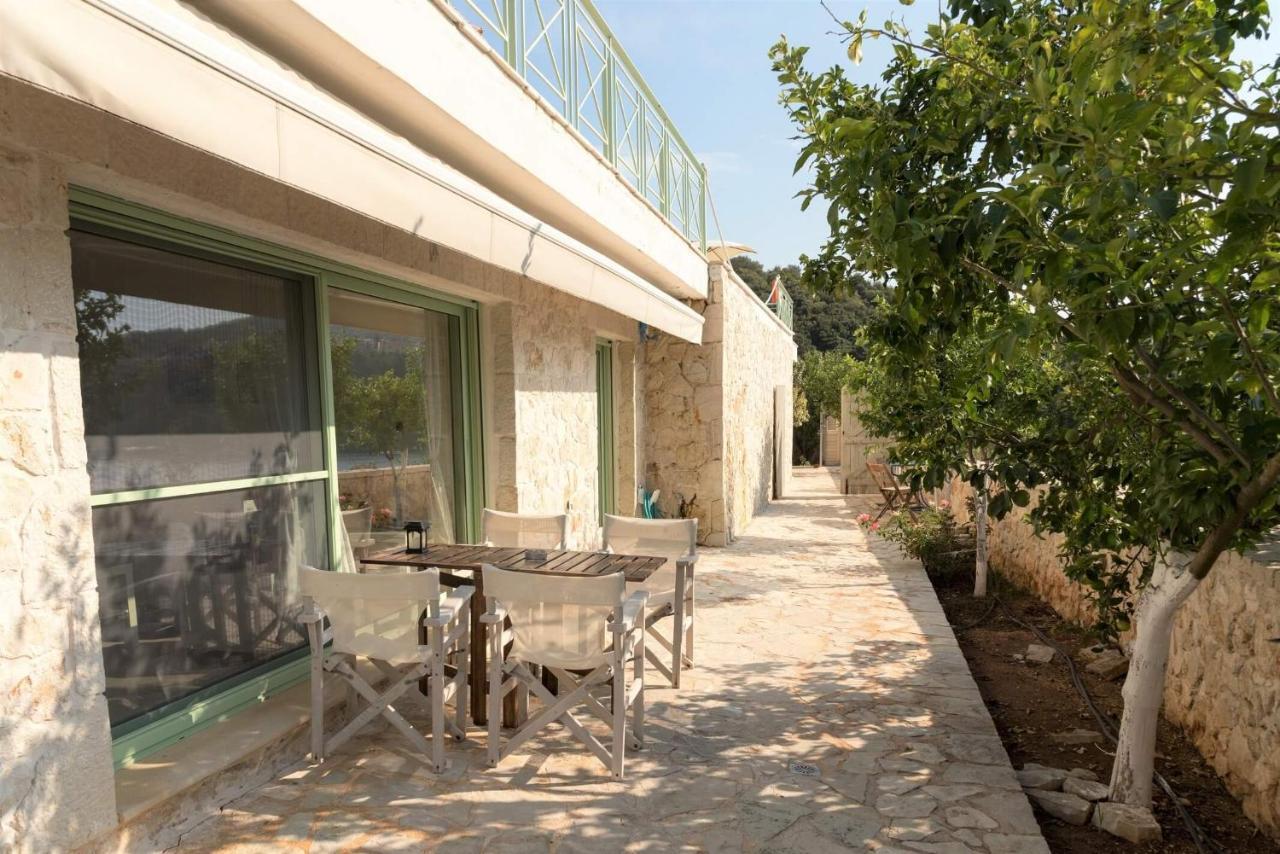 Meganisi Blue Apartment Spartokhorion ภายนอก รูปภาพ